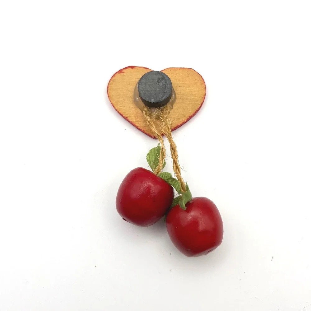Traverse City Dangle Cherry Heart Magnet Souvenir‎ Decor Vintage